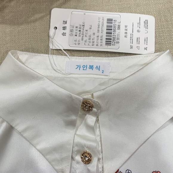 Your Kiss is Cosmic women’s blouse Size M - Picture 3 of 4